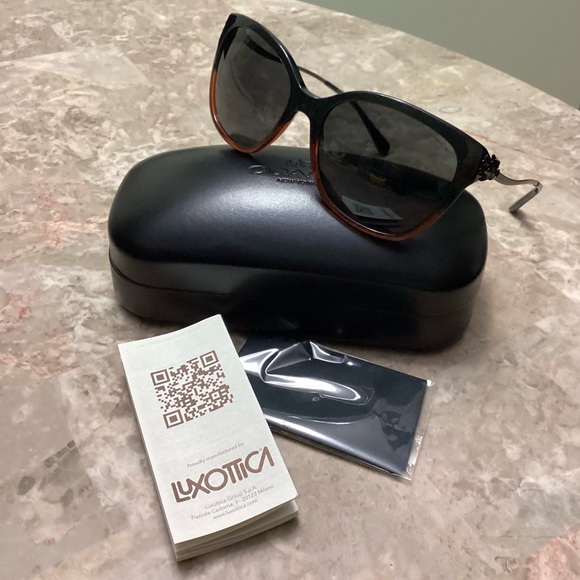 Coach Accessories - 🚨New Coach Sunglasses Black Amber Glitter Gradient HC